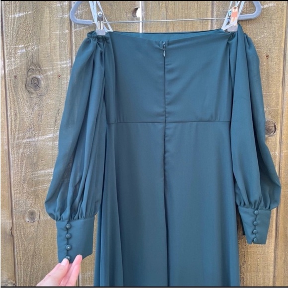 Emerald Green Off-the-Shoulder Balloon Sleeve Maxi Dress 🌿 - Picture 9 of 10